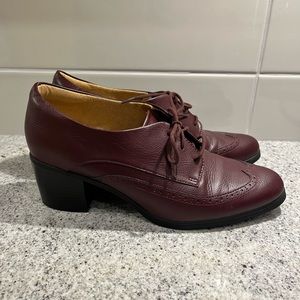 NWOT professional leather Oxford-style burgundy wine heels with broguing